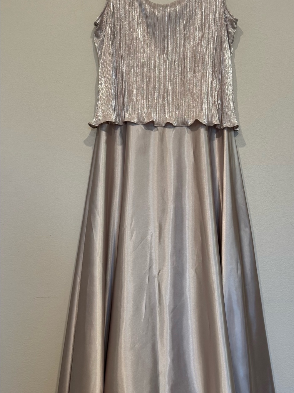 Cachet Champagne Beige Metallic Pleated Formal Maxi Dress Size 14